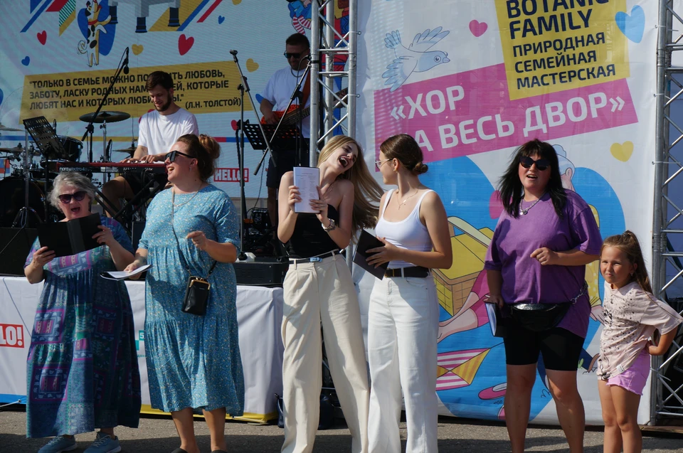 «Хор на весь двор» — место, где горожане вместе поют от души.