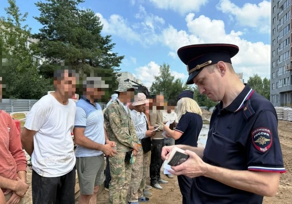 Полиция Калуги провела рейд по выявлению нарушений миграционного законодательства.