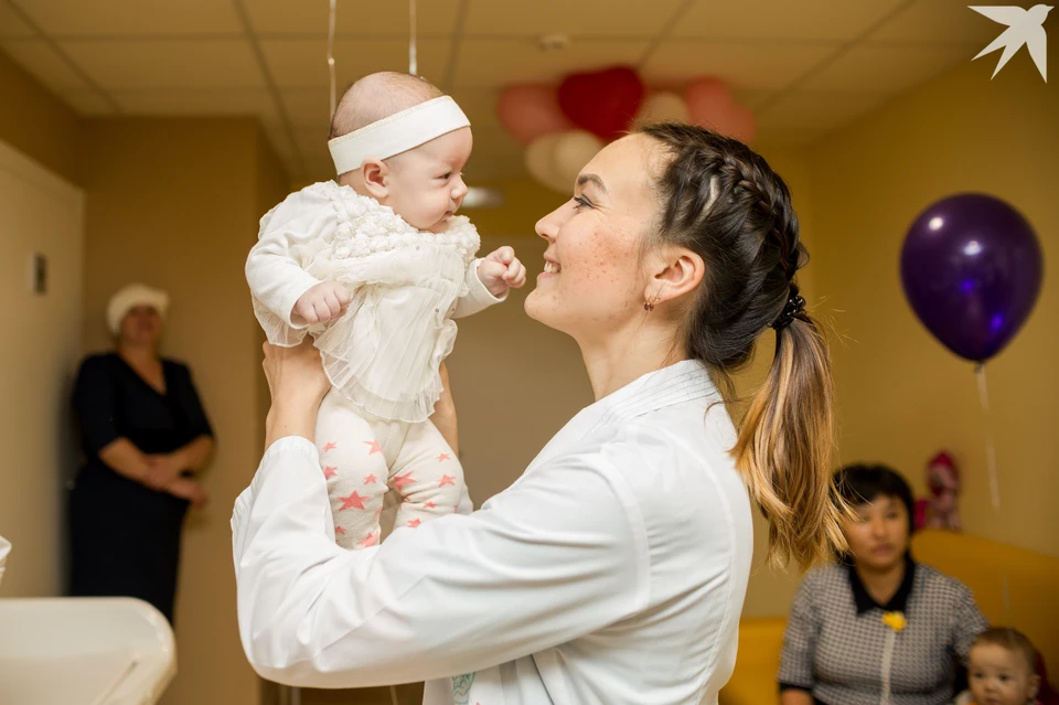 В родильных отделениях Мурманской области созданы все условия для успешного начала грудного вскармливания.