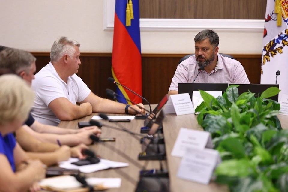 Михаил Клинков встретился с представителями родительского комитета школы имени А.О. Молева