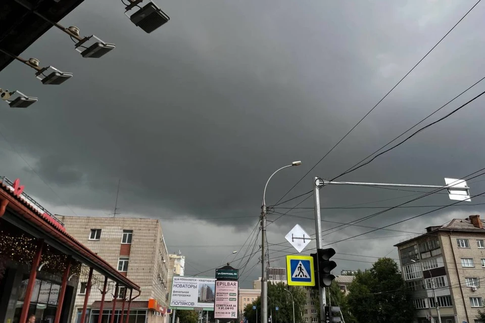 Дороги затопило по пояс: в Новосибирск пришел мощный ливень