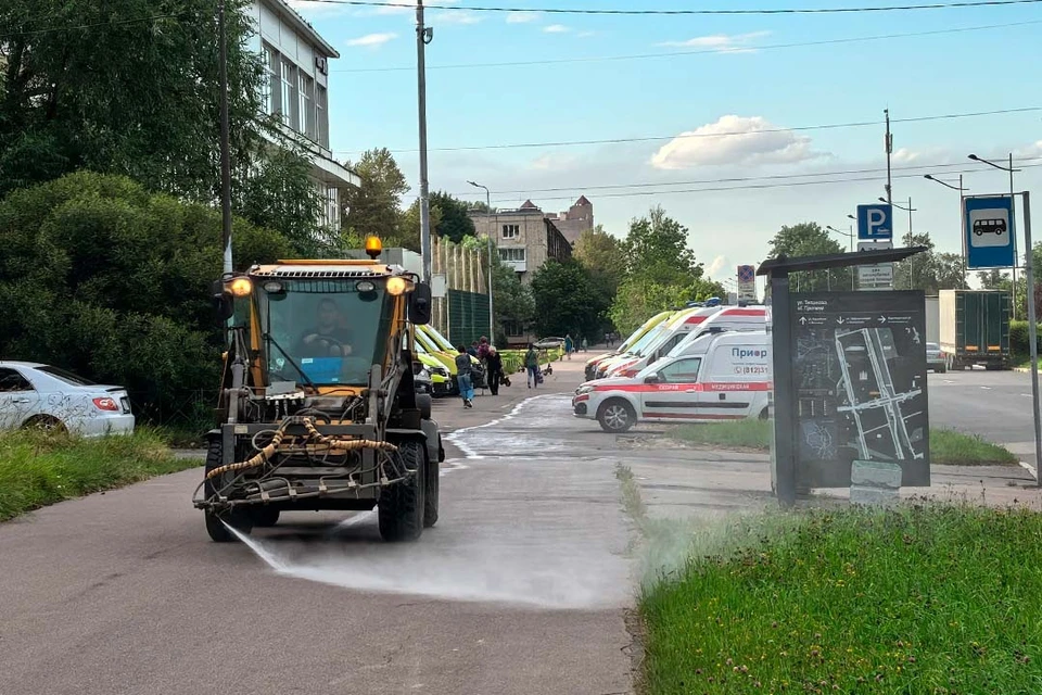 11 августа за порядком на улицах следят 511 спецмашин. Фото: Комблаг