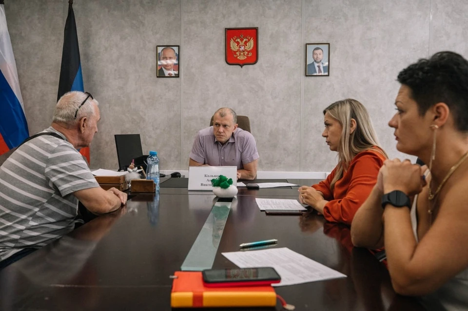 Глава городского округа Мариуполь Антон Кольцов ответил на вопросы жителей центральной части города. Фото: ТГ/Кольцов
