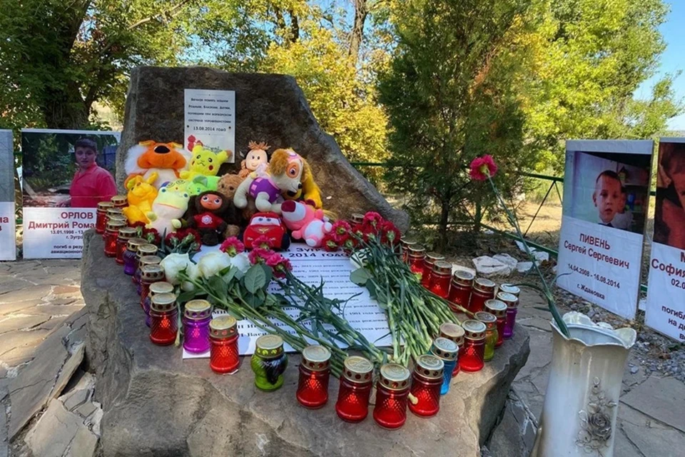 В Зугрэсе почтили память жертв обстрела ВСУ 13 августа 2014 года. Фото: Администрация Харцызска