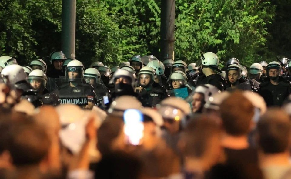 При беспорядках в Сербии пострадали 27 полицейских