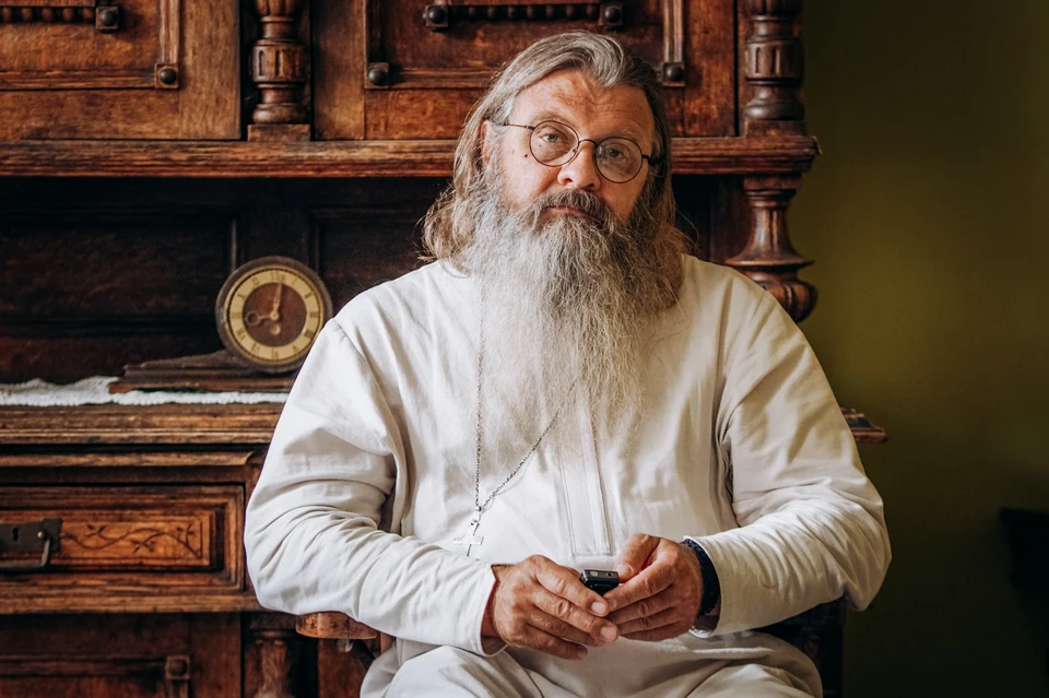 Отец Сергий признается, что вырос в семье атеистов, как и большинство своих ровесников.