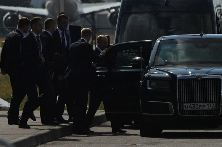 Ждал автобус, а дождался… президента: житель Магадана попал в неловкую ситуацию, застав кортеж Владимира Путина