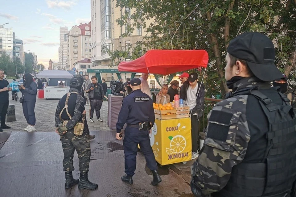 Несанкционированные точки начали изымать в канун Дня города. Фото: телеграм-канал «Екатеринбург. Главное»