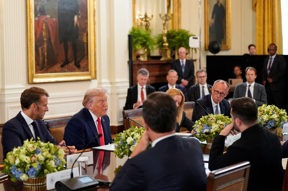 Дмитриев выложил фото звонящего Путину Трампа под песню «Матушка-земля»