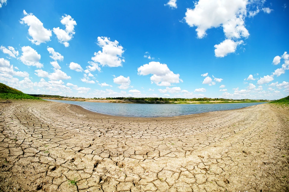 В засушливое лето этого года водохранилища мелеют буквально на глазах