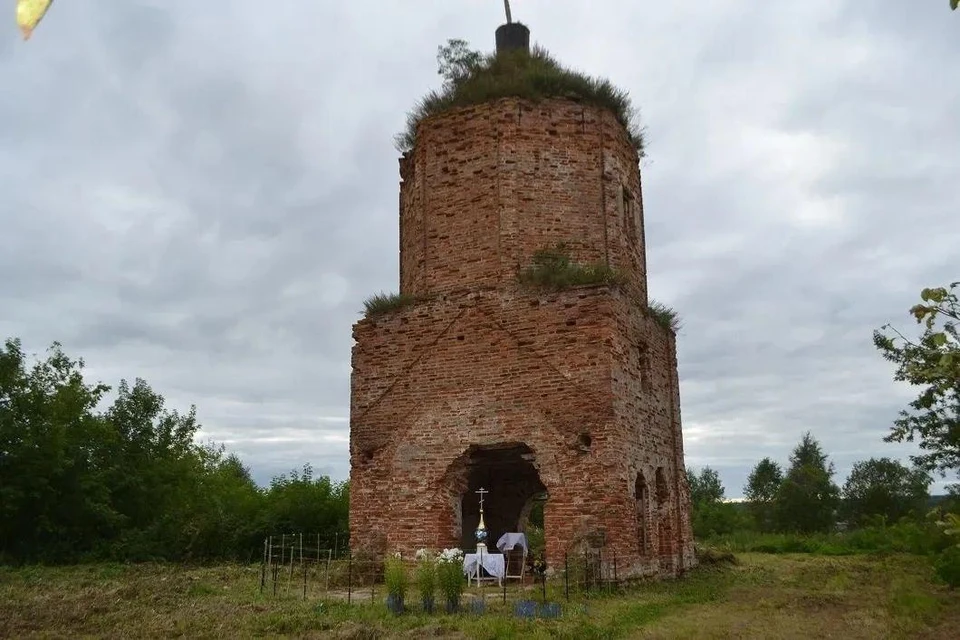 В Дзержинском районе начали подготовку к восстановлению старинной церкви.
