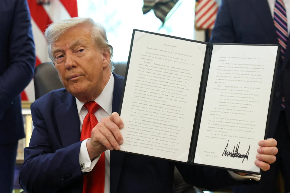 Трамп отстранил от должности главу Федеральной резервной системы Лизу Кук