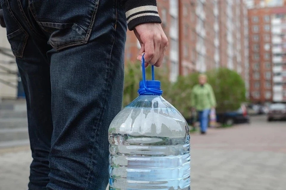 Жители могут приобрести питьевую воду по фиксированной цене 49,90 рублей за пять литров