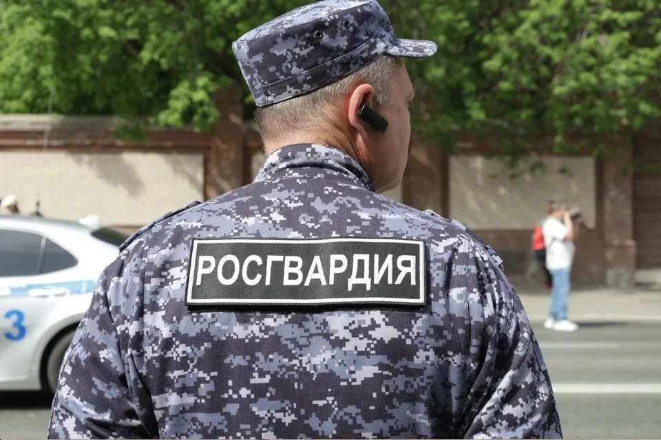 В Подмосковье росгвардейцы задержали дебошира в торговом павильоне