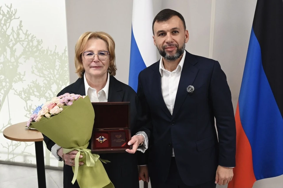 По указу Главы Республики руководитель ФМБА России Вероника Скворцова награждена Орденом Дружбы ДНР. Фото: ТГ/Пушилин