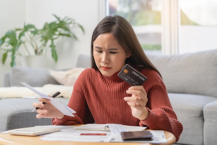 Ложные гарантии и неверная информация: как «раздолжнители» наживаются на долгах по кредитам