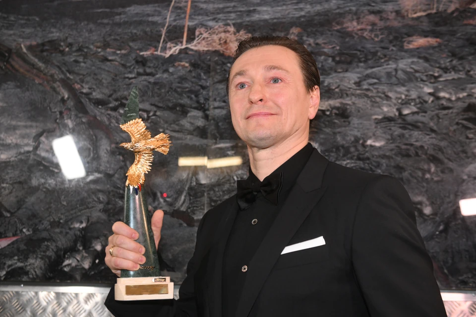 Худрука МГТ Сергея Безрукова наградили медалью за работу с участниками СВО