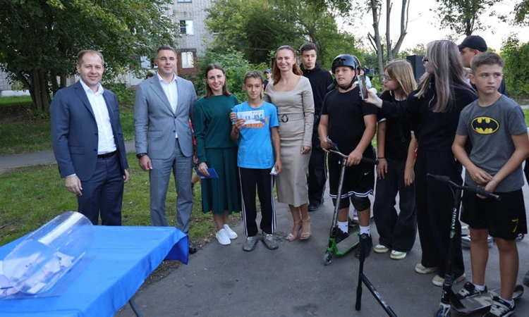 Алексей Эрк и депутаты приняли участие в открытии скейт-парка в поселке Плеханово