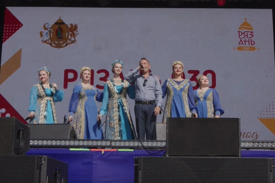 Под логотипом «РязАнь» появилась надпись «930». Организаторы не только не отказались от работы студии Артемия Лебедева, но и дополнили ее.