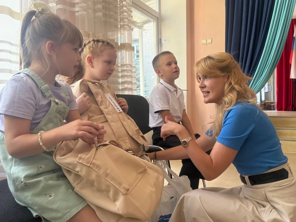 Подарки получили учащиеся гимназии. ФОТО: Дарья Лантратова