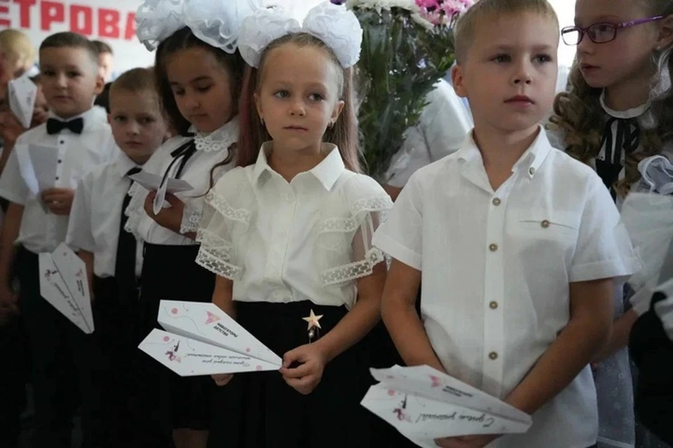 В образовательных учреждениях региона проводится День знаний. Фото: тг-канал Евгения Балицкого