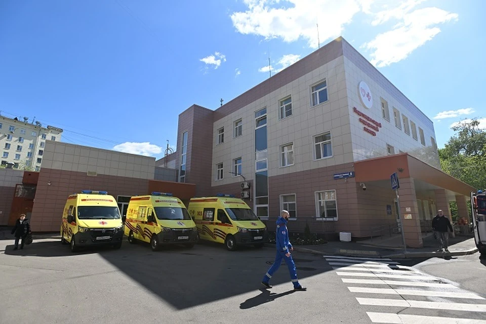 В Ростове женщина попала в больницу после того, как ее ударил ножом влюбленный мужчина.