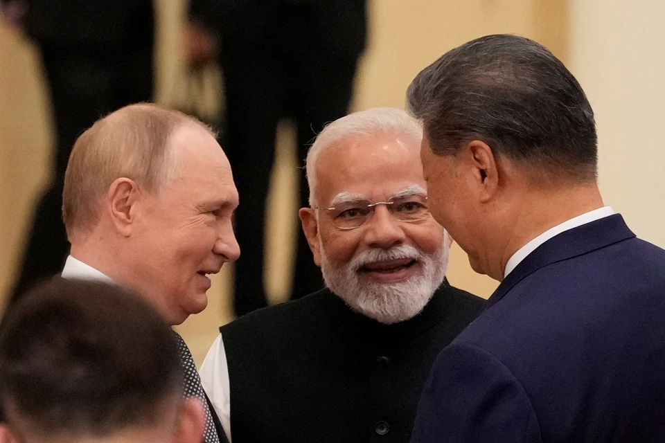 WSJ: Путин, Си Цзиньпин и Моди на саммите ШОС направили мощный сигнал США