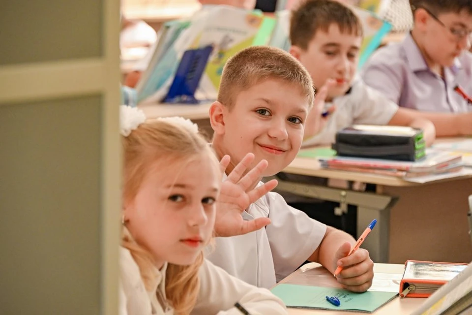 В нынешнем году за школьные парты в Севастополе сели 4703 первоклассника. Фото: sev.gov.ru