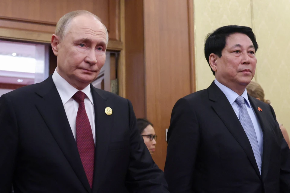 Владимир Путин проводит переговоры с лидером Вьетнама Лыонг Кыонгом в Пекине