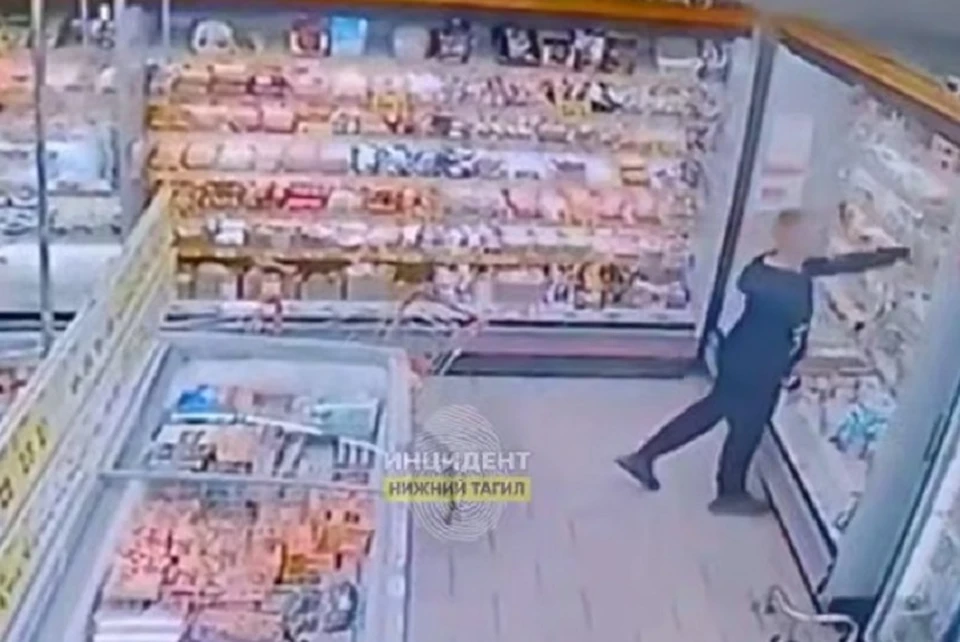 Юноша пронес их мимо кассы. Фото: «Инцидент Нижний Тагил»