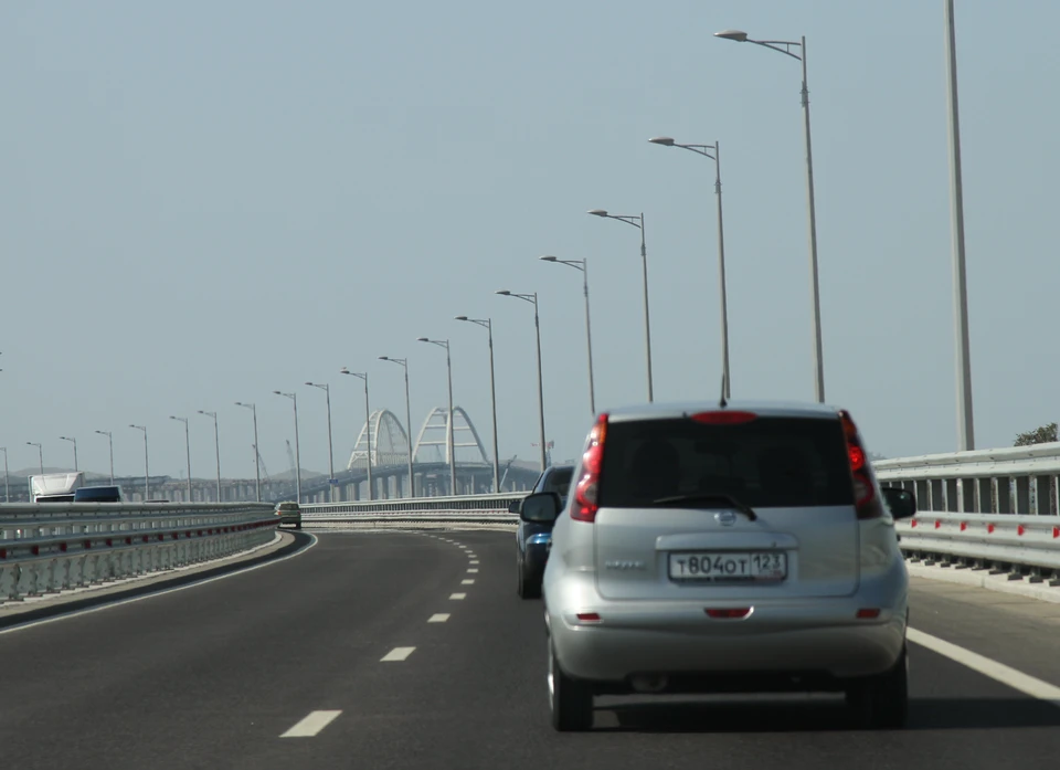 В пробках у Крымского моста застряли более тысячи автомобилей 4 августа.