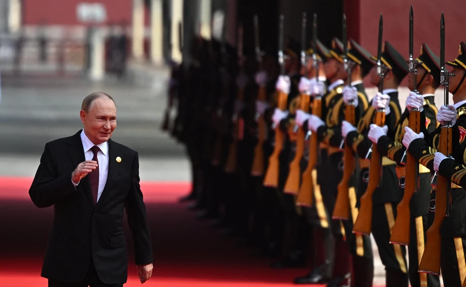 «Нихао!»: Путин перешел на китайский, обращаясь к художнику из КНР