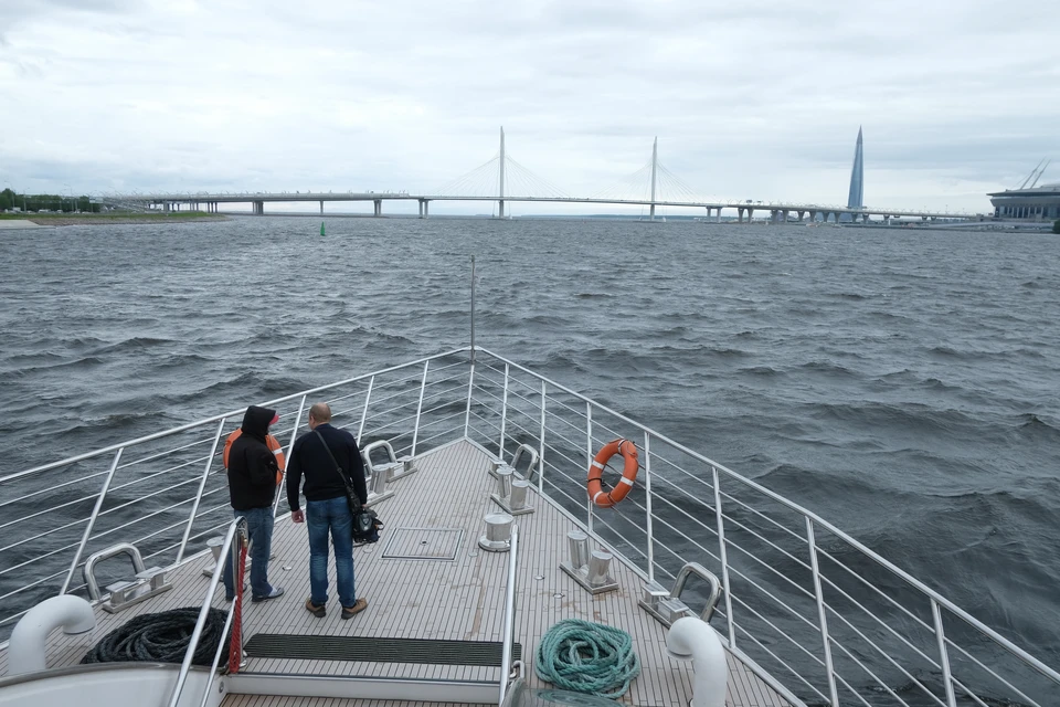 Прогулочный теплоход «Чайка» сел на мель в Финском заливе недалеко от Петербурга.