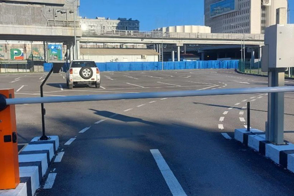 Въезд на парковку возможен только при наличии номерного знака автомобиля.