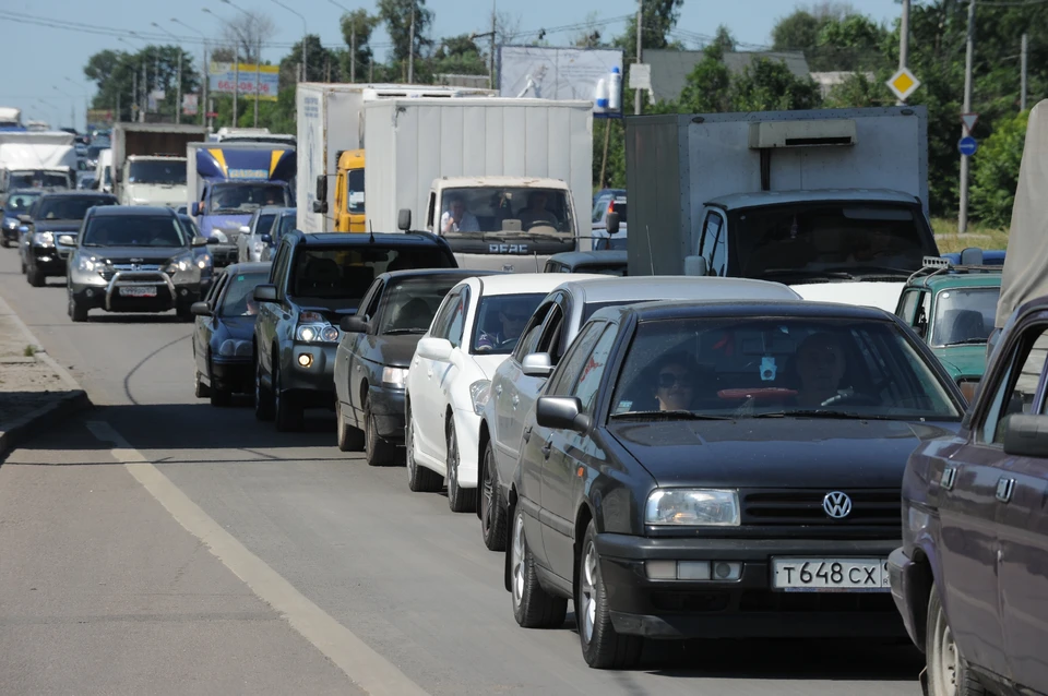 Огромные пробки образовались на въезде в Нижний Новгород утром 8 сентября.