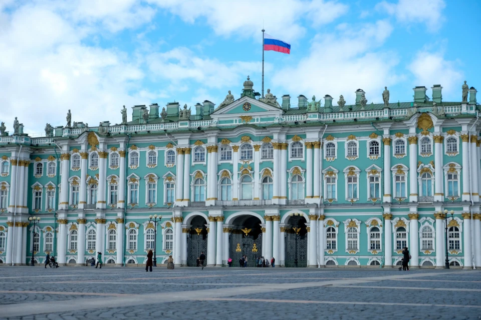 Туриста доставили в отдел полиции.