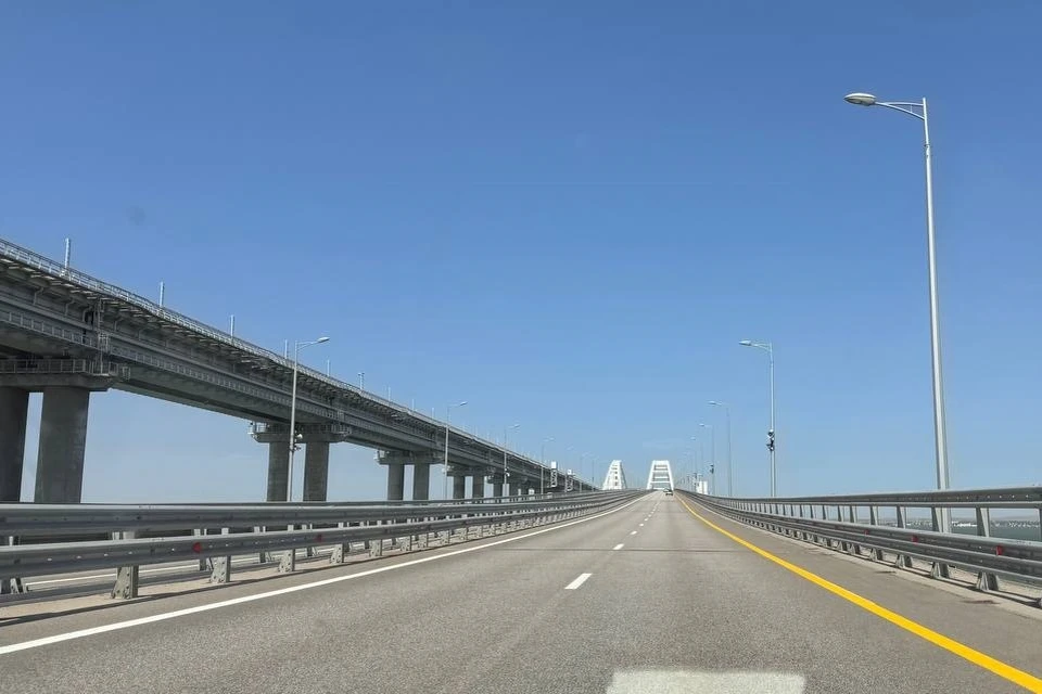 В очереди перед Крымским мостом с обеих сторон стоят 860 автомобилей