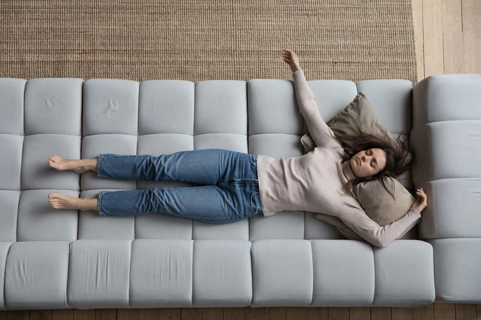Невролог Демьяновская: дневной сон помогает снизить стресс во взрослом возрасте