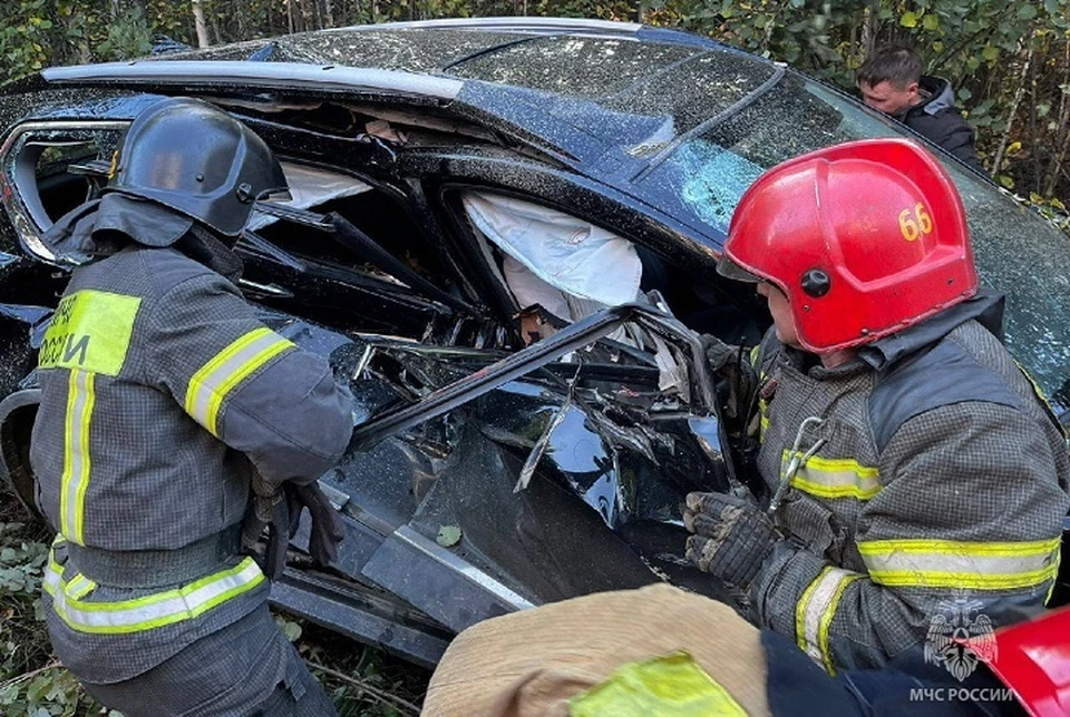 В окрестностях Верхней Пышмы произошло ДТП. Фото: ГУ МЧС по Свердловской области
