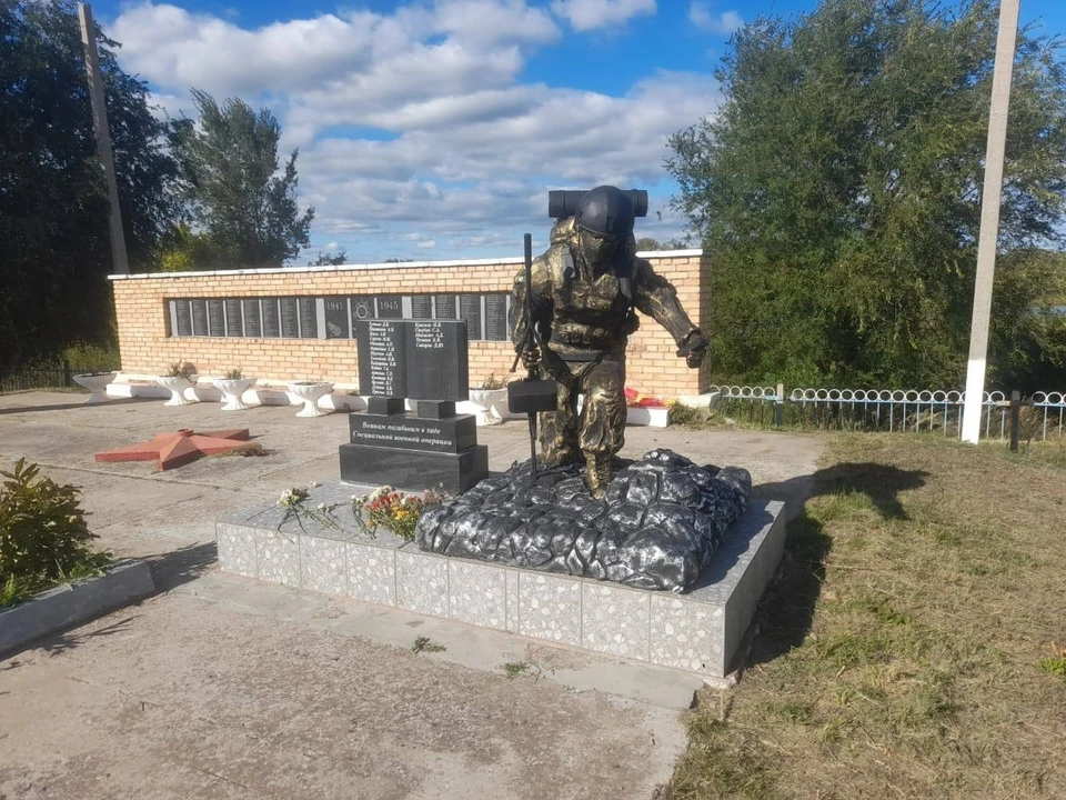 Памятник установили за счет средств благотворителей. Фото: Евгений Богомолов