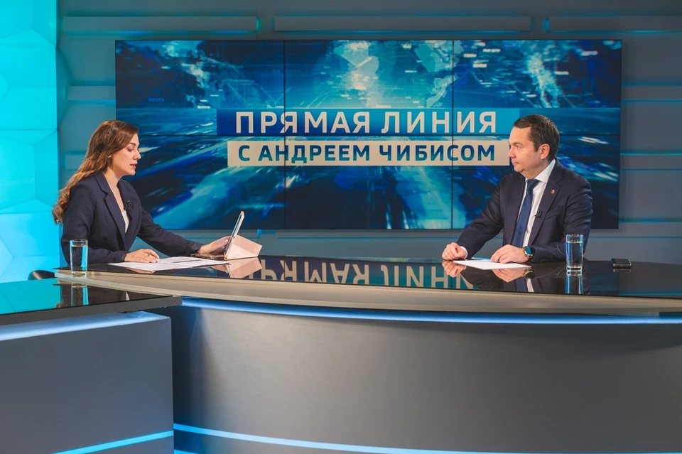 Прямая линия с Андреем Чибисом продлилась три часа. Фото: Игорь Громов / правительство Мурманской области