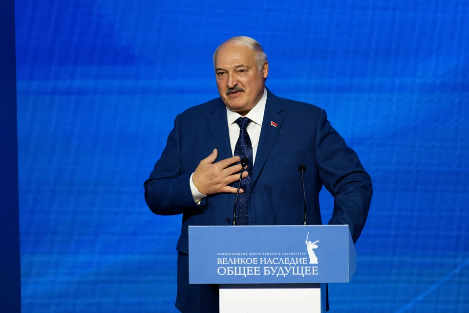 «Люблю страшно, вчера согрешил»: Лукашенко удивил откровениями на встрече с художницей