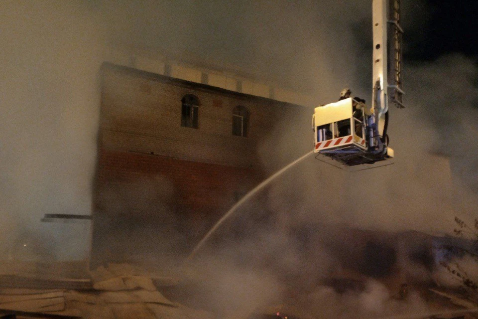 Огонь охватил 700 квадратных метров. Фото: ГУ МЧС по Челябинской области