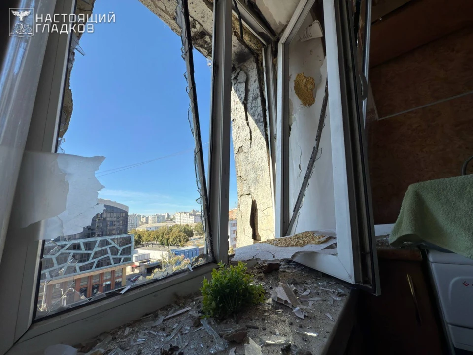 Повреждены жилые дома, соцобъекты и транспорт