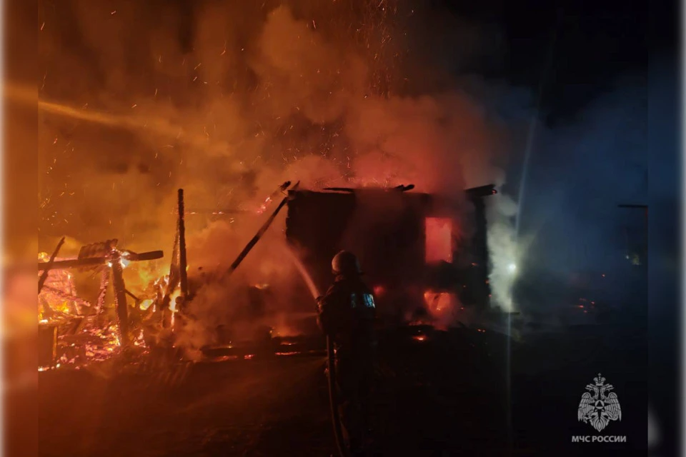 Предварительная причина – короткое замыкание. Фото: МЧС Тверской области.