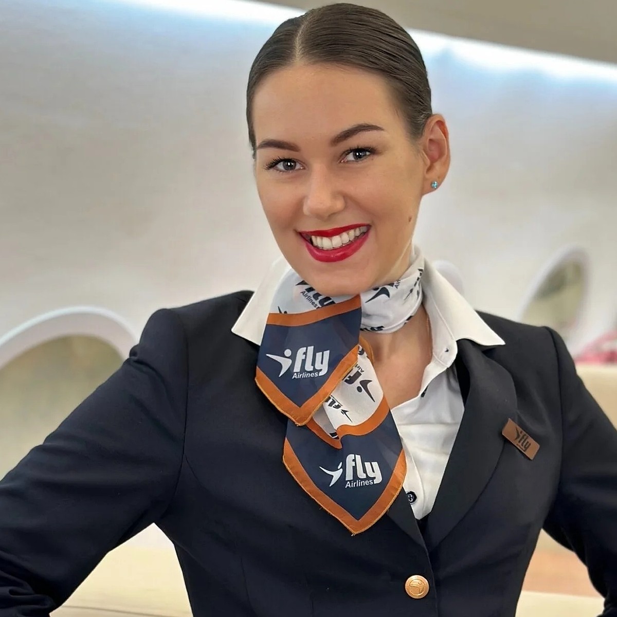 Күңгірт киска жалайды