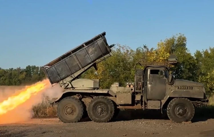 Гоняли украинские танки под Красноармейском - одному попали снарядом прямо в люк