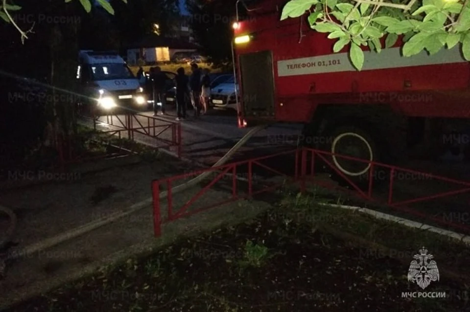 Из горящего здания эвакуировались десять человек. Фото: ГУ МЧС по Свердловской области