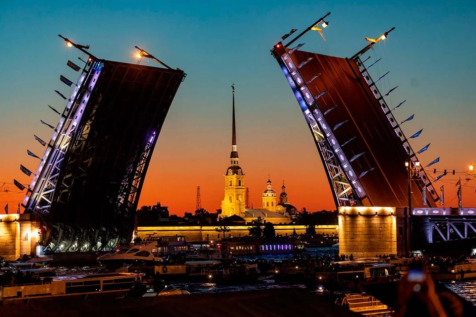 Интерес к местным памятникам проявили более 600 тысяч иностранцев. Фото: Смольный