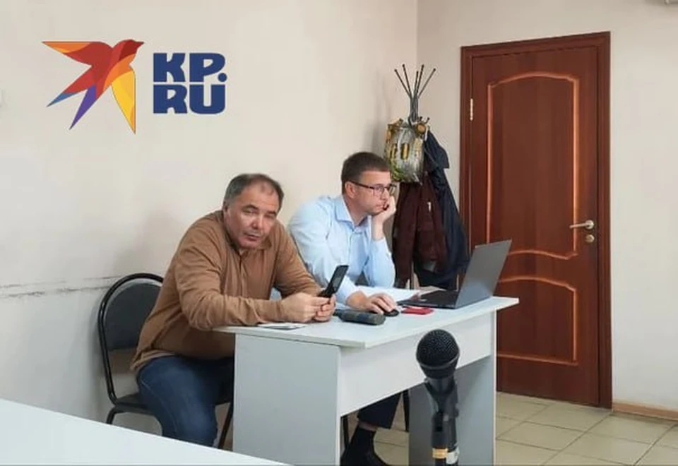 Александр Самбурский (слева) тратил больше, чем зарабатывал